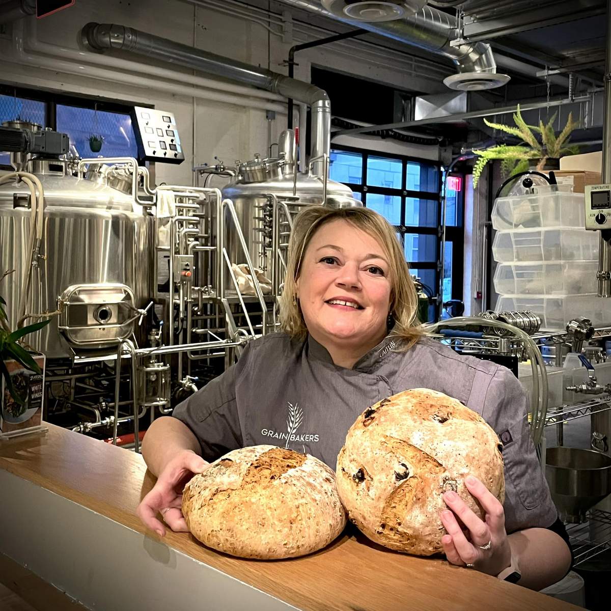 Grainbakers Caitlin Jewell teaching bread making class